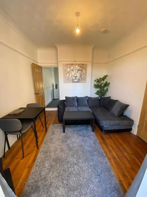 One Bedroom With Garden. *